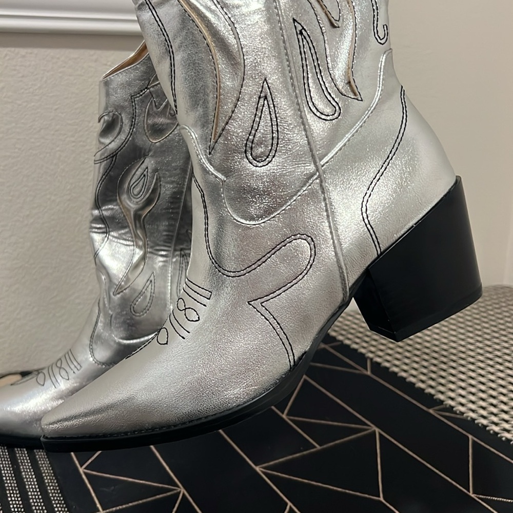 Princes Polly Exclusive “Rosewood” Boots Silver Western Boho New Size 7 - Picture 11 of 16